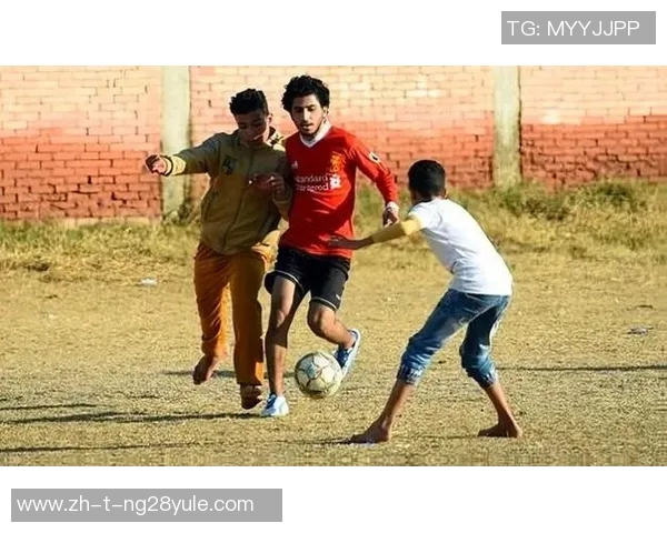 从街头到绿茵场 足球草根球星的崛起与奋斗历程 从街头到绿茵场 足球草根球星的崛起与奋斗历程